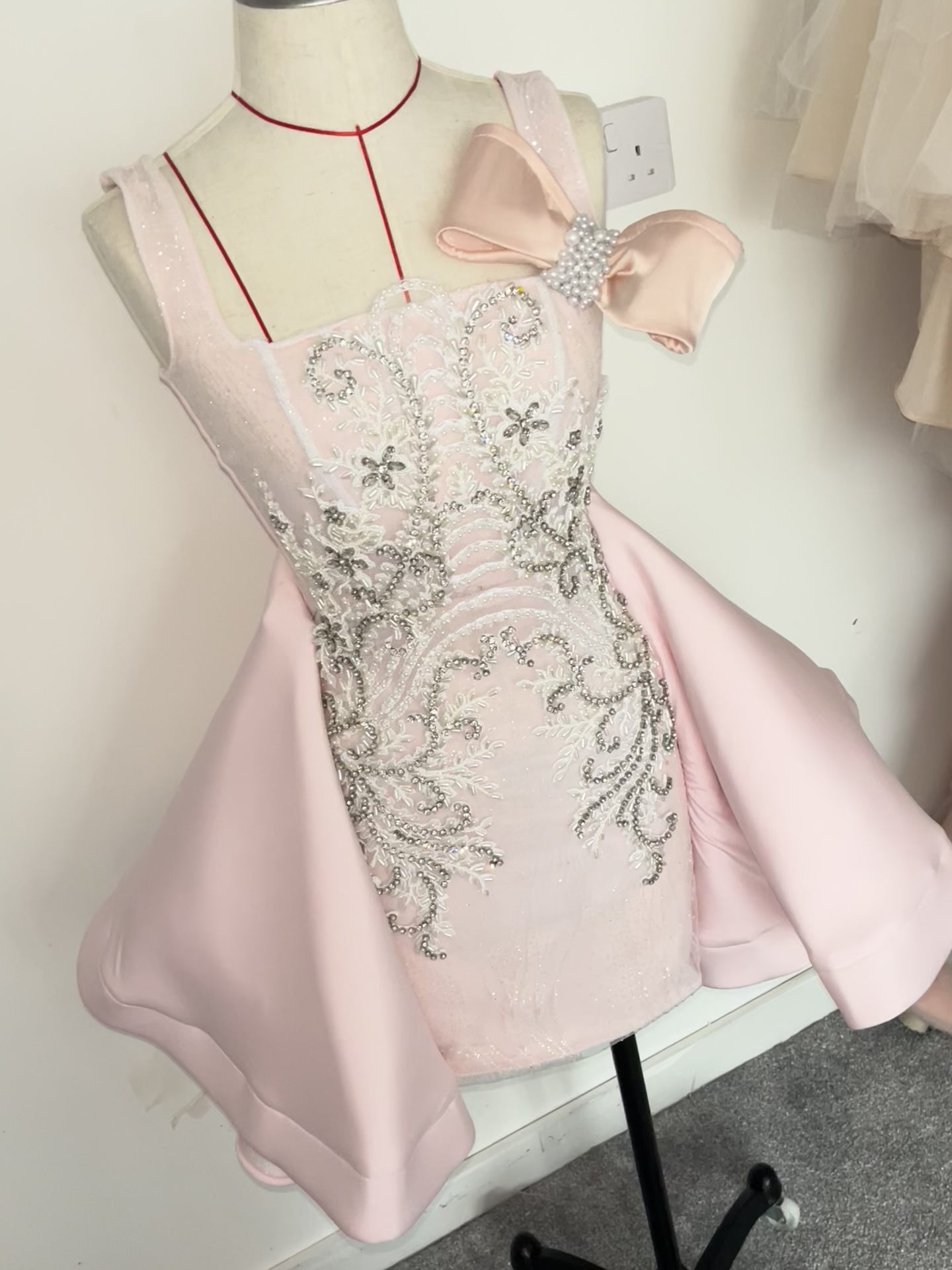 Glitter lace appliqué dress with bow
