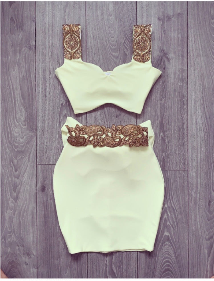 Full detailed bow two piece