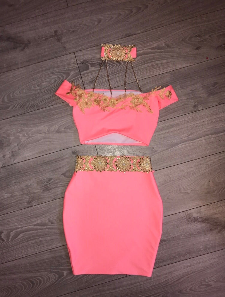 Detailed two piece