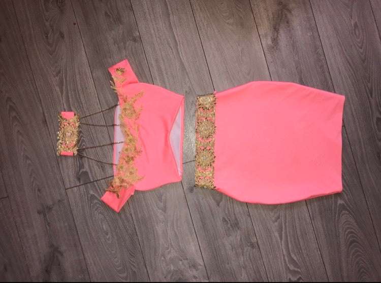 Detailed two piece