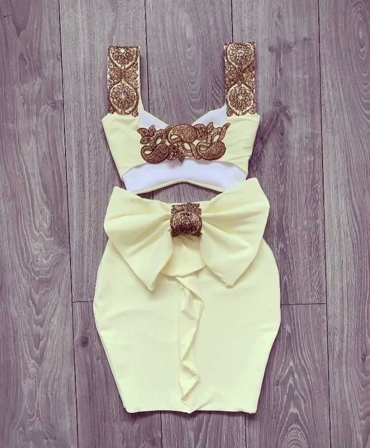 Full detailed bow two piece